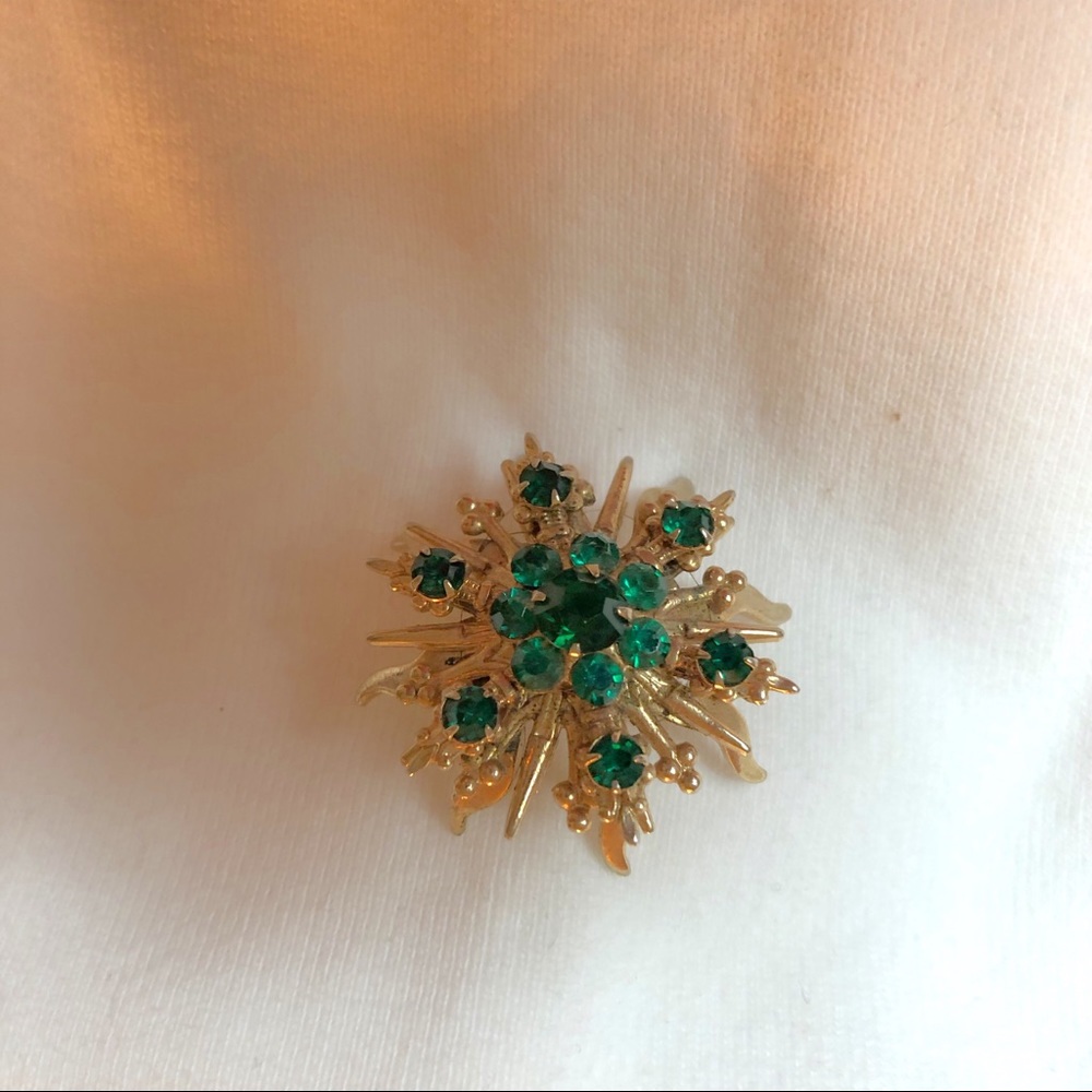 Gold and green stone brooch pin vintage